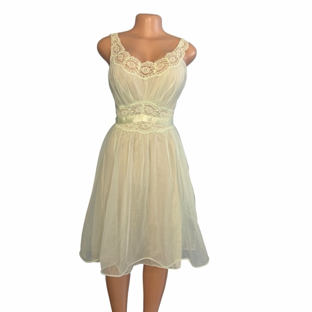 Vanity Fair Vintage 1960s Light Green Lace Lingerie